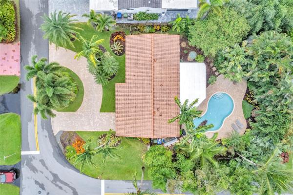 Tropical Manors, 2833 NE 3rd Ter, Wilton Manors, Florida 33334, image 1