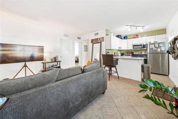 The Grove At Wilton Manors , 2660 NE 8th Ave #204, Wilton Manors, Florida 33334, image 2