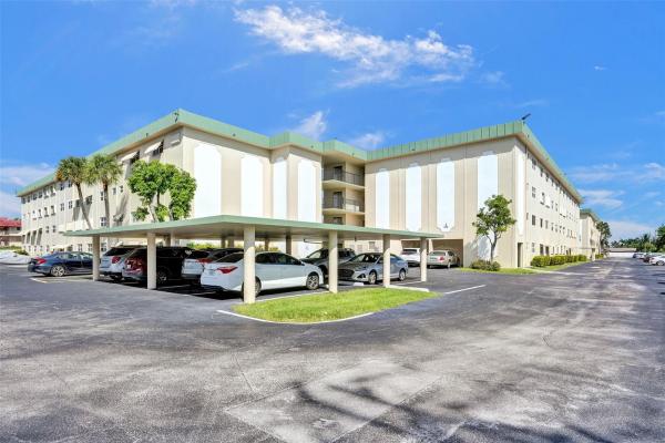 Hampton Gardens, 810 SE 7th St #104, Deerfield Beach, Florida 33441, image 1