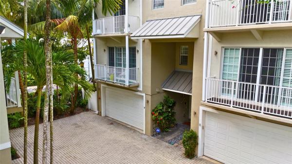 Manor Oaks Townhomes, 2685 NE 9th Ave #7, Wilton Manors, Florida 33334, image 1
