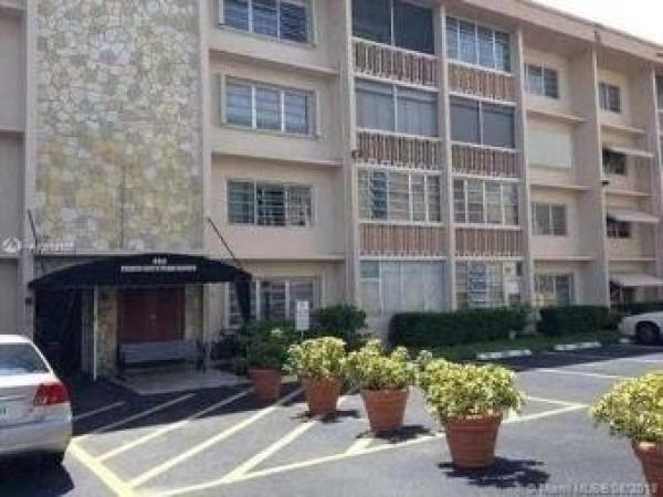 Gulfstream Garden, 410 SE 2nd St #121, Hallandale Beach, Florida 33009, image 1
