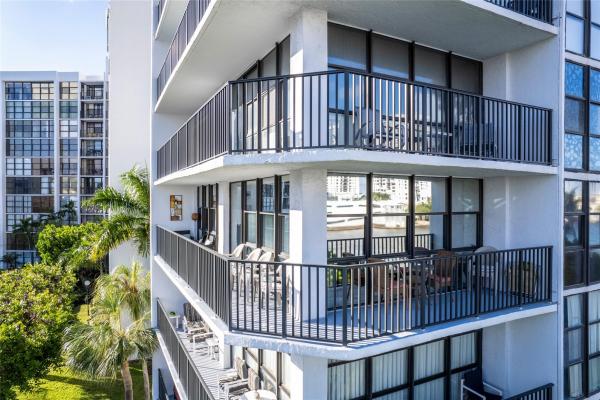 Oceanview Park, 1000 Parkview Dr #420, Hallandale Beach, Florida 33009, image 1