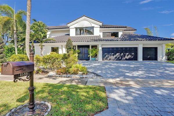 Colonnade At Glen Oaks, 4598 NW 26th Ave, Boca Raton, Florida 33434, image 1