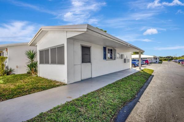 Leisureville Golf View North, 300 SW Golfview Ter #131, Boynton Beach, Florida 33426, image 1