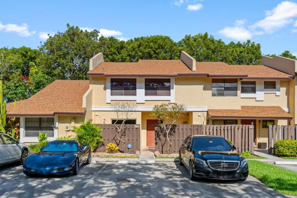 Tanglewood Townhomes, 121 SW 97th Ave #121, Pembroke Pines, Florida 33025, image 1