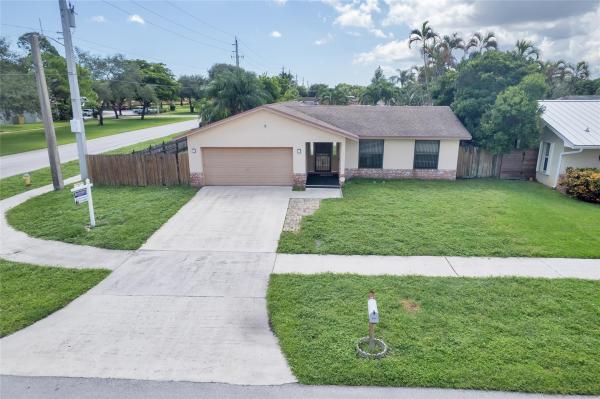 Waterford Homes, 2404 SW 12th Ct, Deerfield Beach, Florida 33442, image 1
