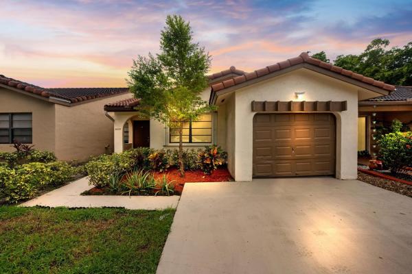 The Moors Townhouses, 6654 NW 174th Ln, Hialeah, Florida 33015, image 1