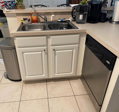 Emerald Lake Townhomes, 4321 Emerald Vis, Lake Worth, Florida 33461, image 3