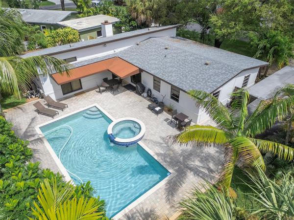 Sunset Manors, 2801 NE 1st Ave, Wilton Manors, Florida 33334, image 1