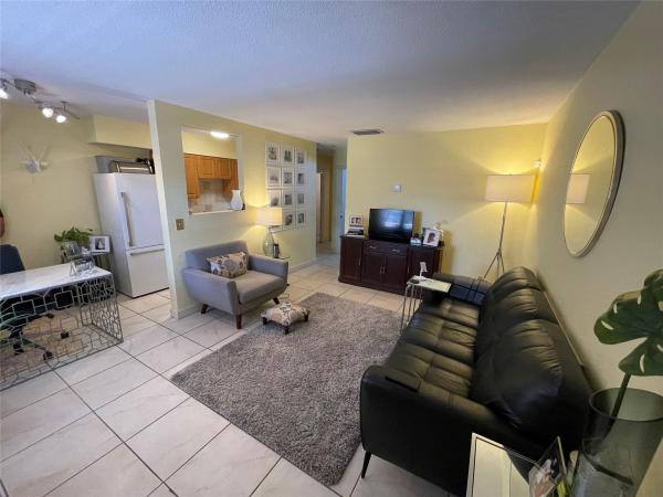 Wilton Village, 2607 NE 8th Ave #25, Wilton Manors, Florida 33334, image 1