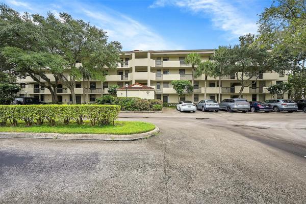 Applewood Village 4, 2908 Carambola Circle S #403, Coconut Creek, Florida 33066, image 1