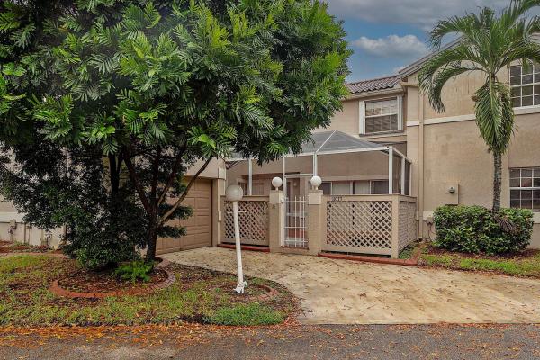 Embassy Courts, 11077 Long Boat Dr, Cooper City, Florida 33026, image 2