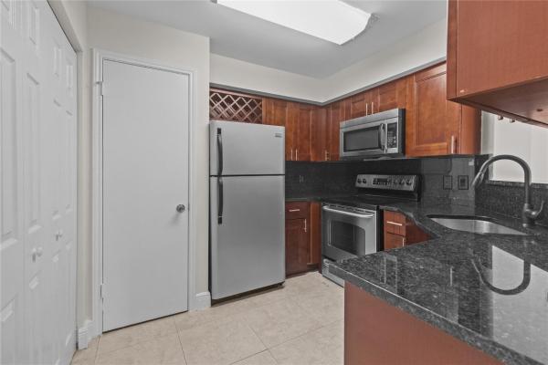 Sailboat Pointe, 2301 NW 33rd St #106, Oakland Park, Florida 33309, image 2