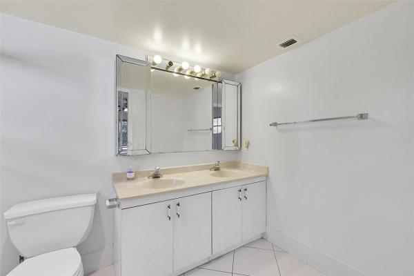 Granada Village, 2006 Granada Dr #O2, Coconut Creek, Florida 33066, image 2