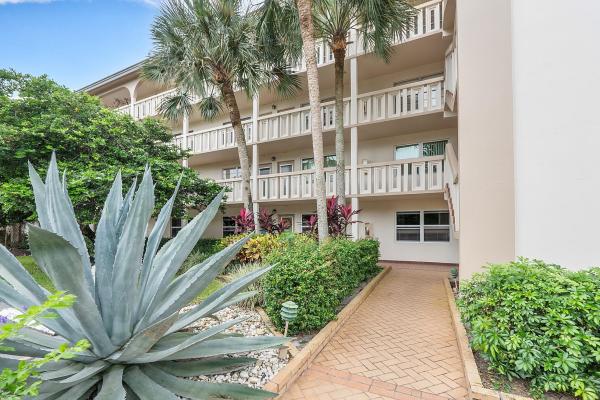 Lucaya Village, 2102 Lucaya Bnd #L3, Coconut Creek, Florida 33066, image 1