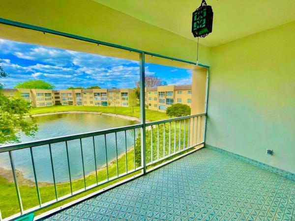 Bermuda Club, 6350 NW 62nd St #303, Fort Lauderdale, Florida 33319, image 1