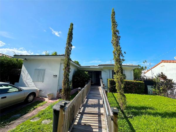 Oceanside Isle Of Normandy, 1395 Biarritz Dr, Miami Beach, Florida 33141, image 1