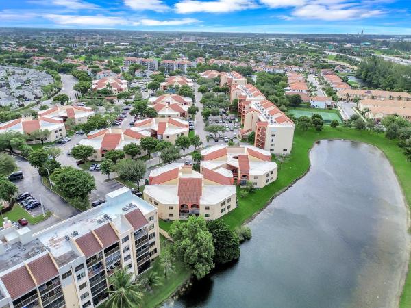 West Fontaine, 10257 NW 9 Street Cir #214-10, Fountainebleau, Florida 33172, image 1