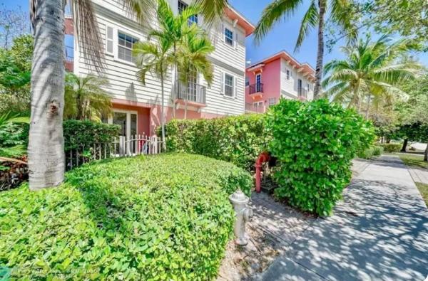 Las Playas, 3213 NE 5th St #101, Pompano Beach, Florida 33062, image 1