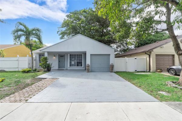 Cinnamon Place At Honeywoods, 1410 SW 85th Ter, Pembroke Pines, Florida 33025, image 1
