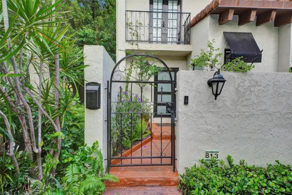 Himmarshee Place Townhouses, 813 SE 2nd St, Fort Lauderdale, Florida 33301, image 1