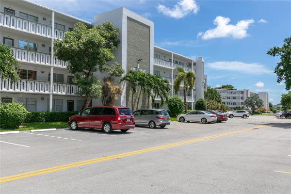 Lyndhurst, 3017 Lyndhurst I #3017, Deerfield Beach, Florida 33442, image 1