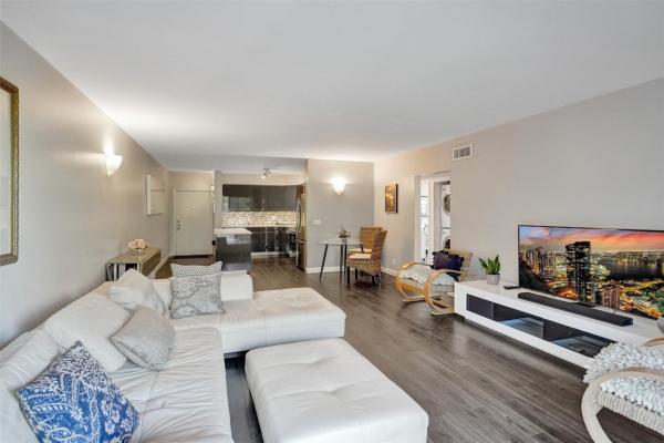 Las Olas Manor, 1212 SE 2nd Ct #304, Fort Lauderdale, Florida 33301, image 2