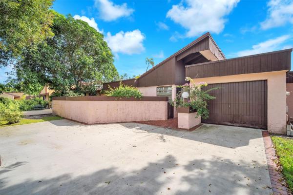 Woodridge At The California Club, 1042 NE 204th Ln #B, Ives Estates, Florida 33179, image 1