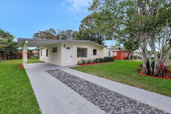 Maravilla Gardens, 705 Palm Ave, Fort Pierce, Florida 34982, image 1