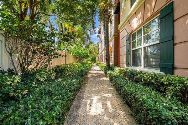 Villa Medici, 1033 NE 17th Way #103, Fort Lauderdale, Florida 33304, image 1