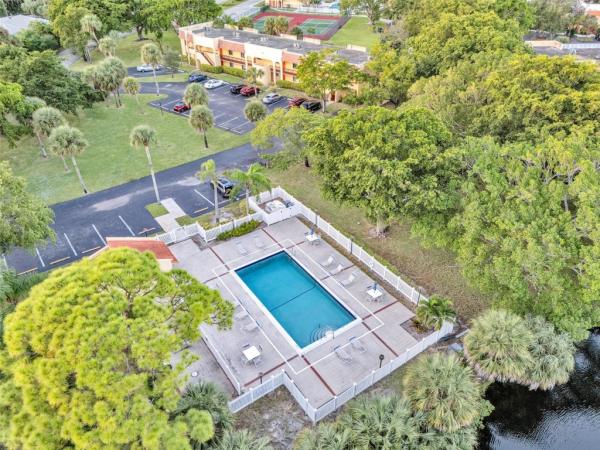 Boca Terrace, 900 SW 9th Street Cir #105, Boca Raton, Florida 33486, image 2