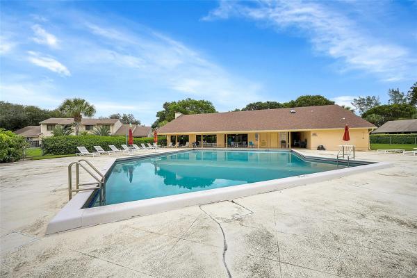Lago Del Rey North, 2825 Casita Way #104, Delray Beach, Florida 33445, image 2