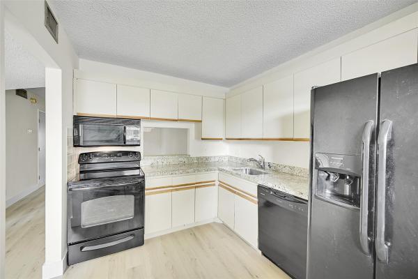 Lago Del Rey North, 2825 Casita Way #104, Delray Beach, Florida 33445, image 3