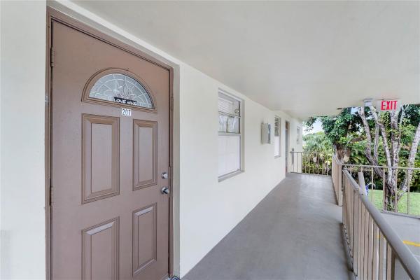 Oriole Gardens 3, 7610 NW 1st St #207, Margate, Florida 33063, image 1