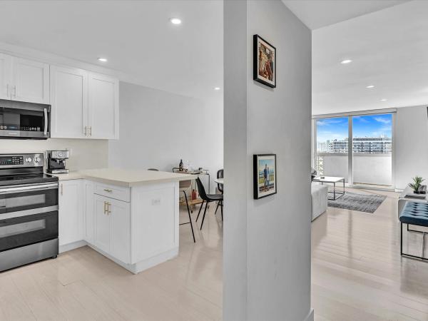 Fountain Towers, 7118 Bonita Dr #904, Miami Beach, Florida 33141, image 1