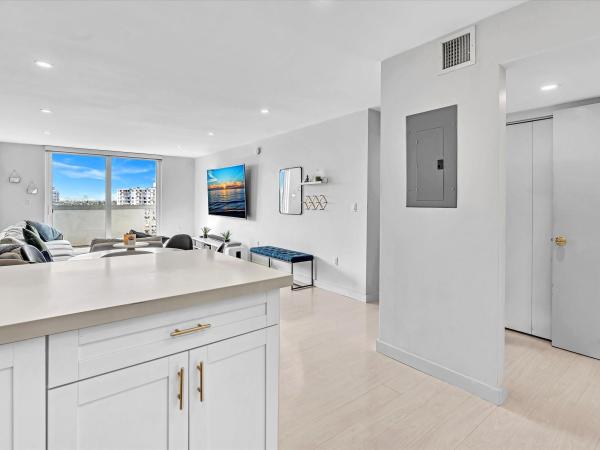 Fountain Towers, 7118 Bonita Dr #904, Miami Beach, Florida 33141, image 2