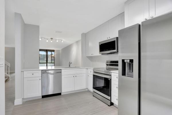 Karanda Village 3, 3963 Cocoplum Cir #B, Coconut Creek, Florida 33063, image 1