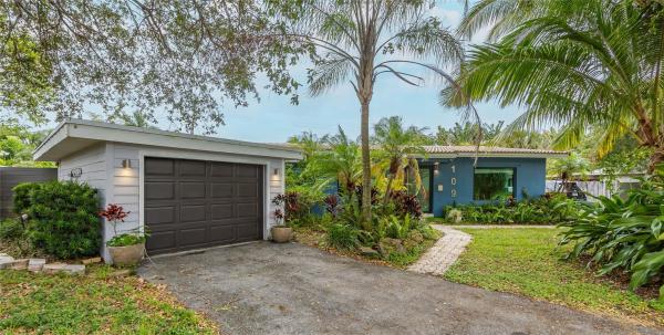 Sunset Manors, 109 NE 26th St, Wilton Manors, Florida 33305, image 1