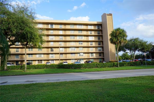 Waters Edge Towers, 4570 NW 18th Ave #607, Deerfield Beach, Florida 33064, image 1