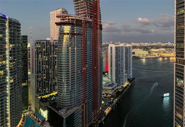 Icon Brickell Tower 3, 485 Brickell Ave #4704, Miami, Florida 33131, image 3