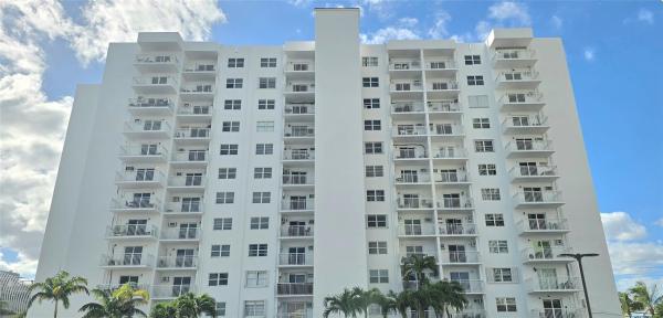 Leisure Beach, 200 S Birch Rd #121, Fort Lauderdale, Florida 33316, image 1