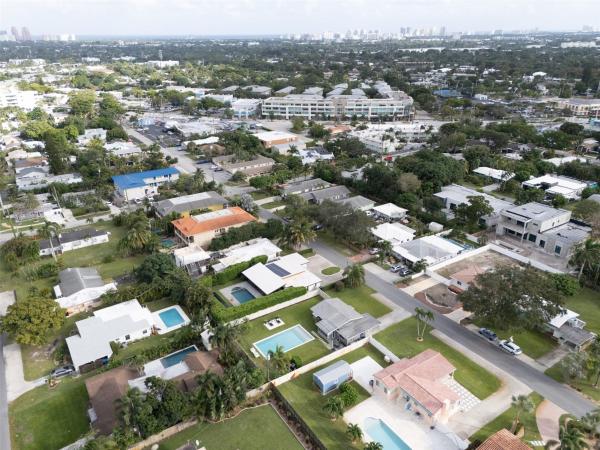 Valencia At Wilton Manors, 413 NE 23rd St, Wilton Manors, Florida 33305, image 2