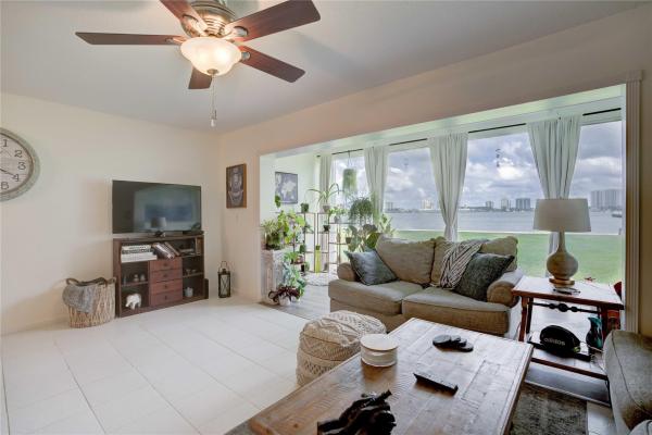 Wilshire North, 2936 Lake Shore Dr #105, Riviera Beach, Florida 33404, image 1