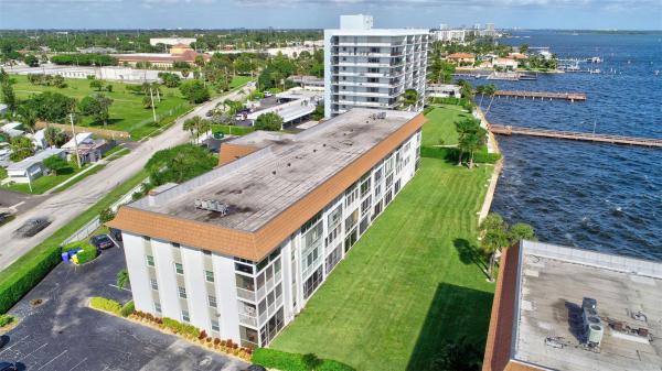 Wilshire North, 2936 Lake Shore Dr #105, Riviera Beach, Florida 33404, image 3