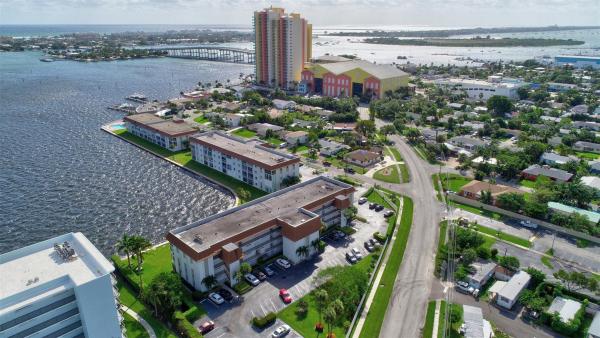 Wilshire North, 2936 Lake Shore Dr #105, Riviera Beach, Florida 33404, image 2