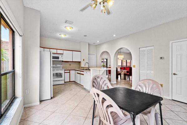 Mayfair At Jacaranda, 9420 NW 18th Mnr, Plantation, Florida 33322, image 2