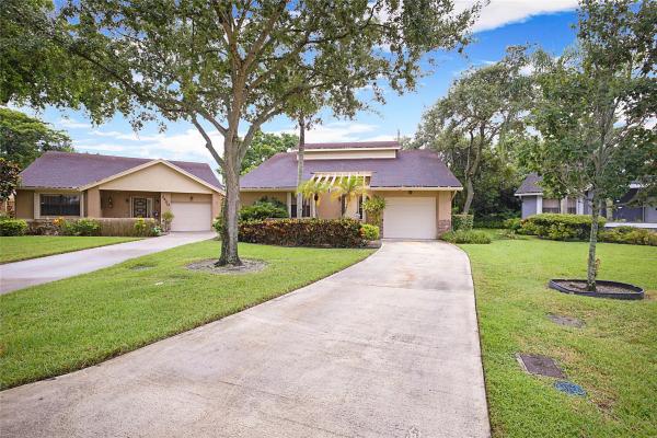 Tamarind Village, 2401 Ginger Ave, Coconut Creek, Florida 33063, image 1