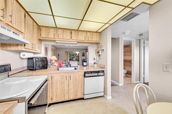 Sunrise Lakes 4, 10101 Sunrise Lakes Blvd #305, Sunrise, Florida 33322, image 2