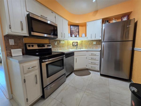 Coral Ridge Towers East, 3300 NE 36th St #114, Fort Lauderdale, Florida 33308, image 1