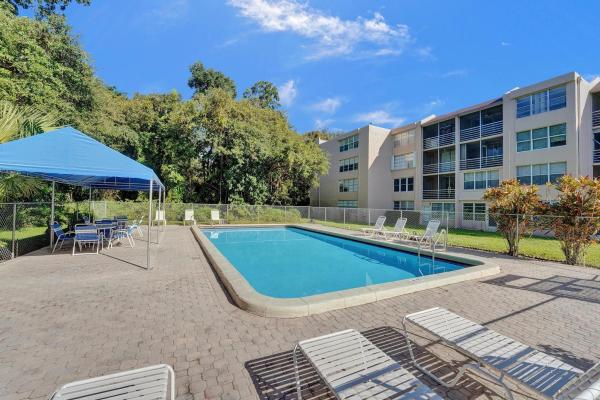 Live Oak Of Pine Island Ridge, 9440 Live Oak Pl #401, Davie, Florida 33324, image 1